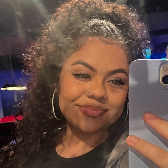 Meet your Posher, Leslie - Picture 1 of 1